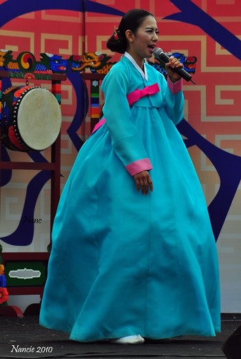 m_Performer2DSC_2585