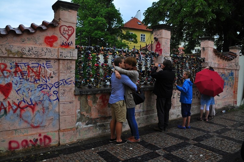 Celebrating the love lock, Kampa Island.