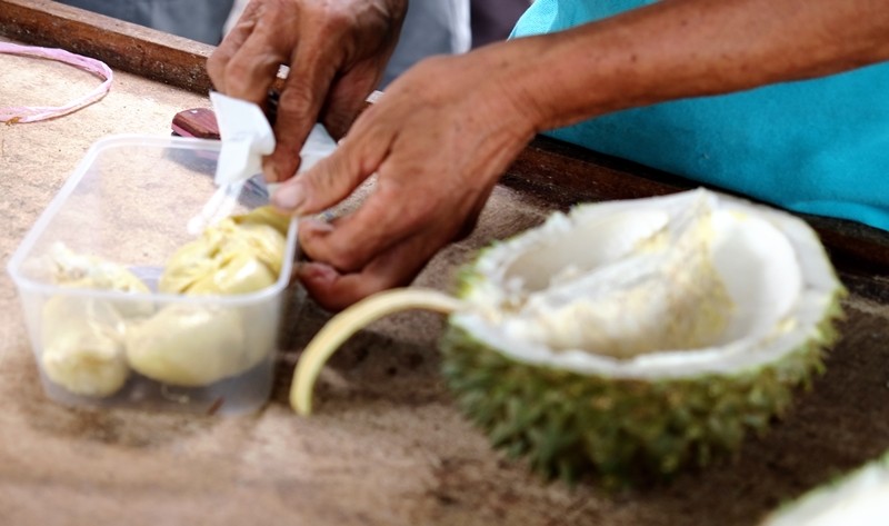 Scooping the durian into a container.