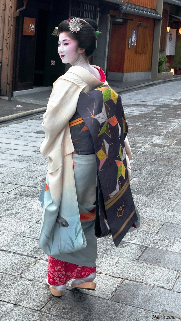 Geisha/Geiko walking in the Gion district of Kyoto, Japan